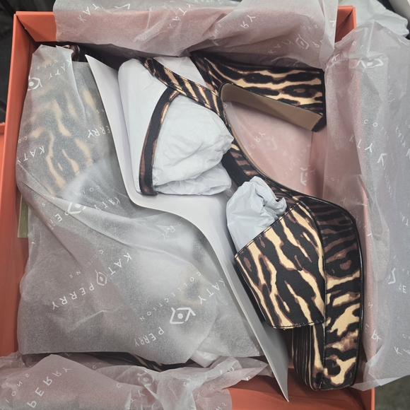 Katy Perry Collections Animal Print Platform Shoes - Picture 2 of 4